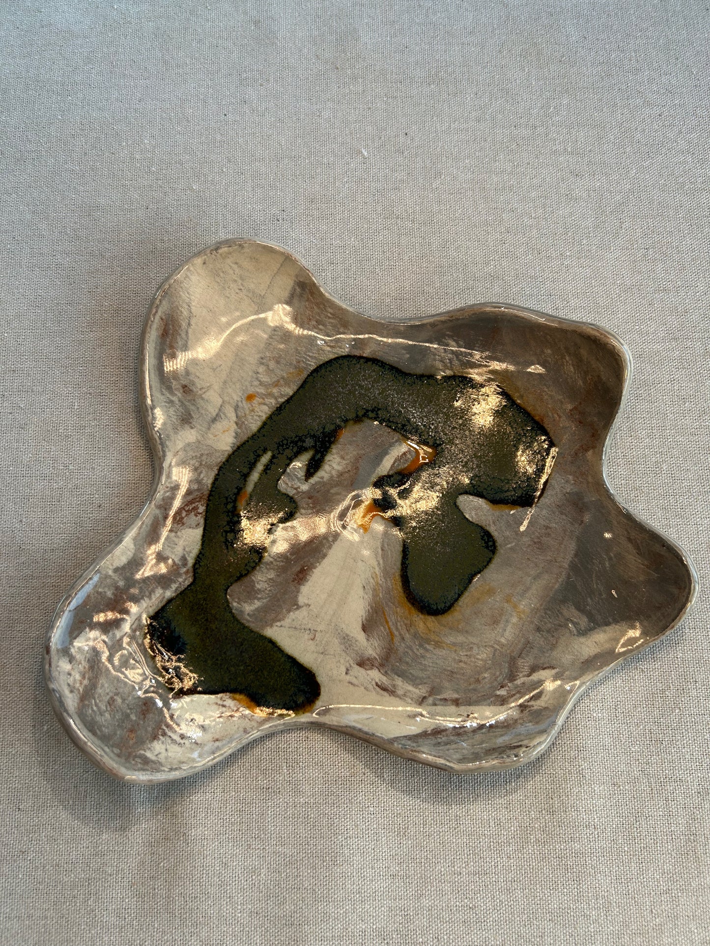 Amorf Siyah Desenli Tabak