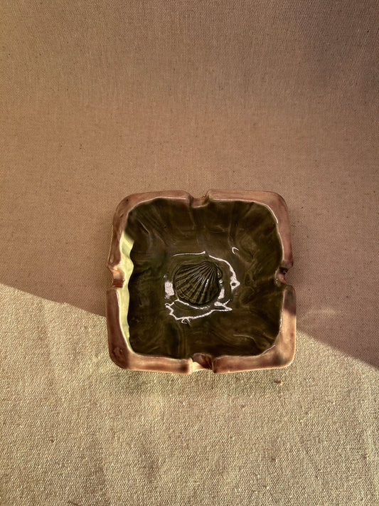 Denizden Gelen Kül Tablası