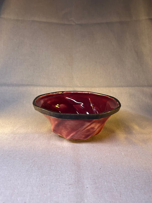 Siyah Şeritli Bordo Rüzgar Gülü Kase